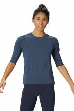 Mountain Hardwear Women's Crater Lake™ 3/4 Crew Top 21 Mountain Hardwear Women's Crater Lake™ 3/4 Crew Top -Mountain Hardwear Sales Shop 25592742 NAVY 3