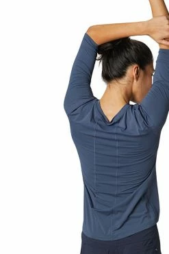 Mountain Hardwear Women's Crater Lake™ 3/4 Crew Top 23 Mountain Hardwear Women's Crater Lake™ 3/4 Crew Top -Mountain Hardwear Sales Shop 25592742 NAVY 3 2